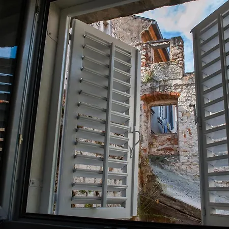 Dumaneo Art - Two Bedroom Apartment Split