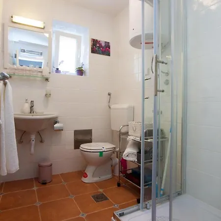 Dumaneo Art - Two Bedroom Apartment Split