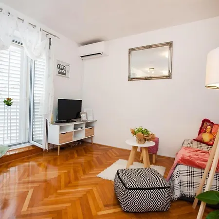 Dumaneo Art - Two Bedroom Apartment *