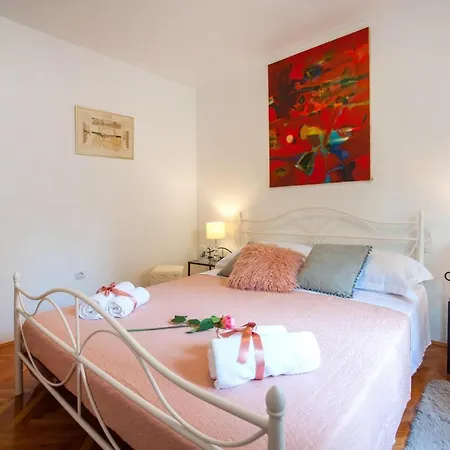 Dumaneo Art - Two Bedroom Apartment *