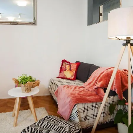 Dumaneo Art - Two Bedroom Split