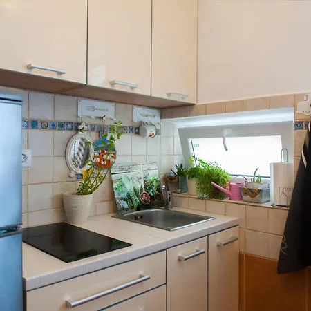 Dumaneo Art - Two Bedroom Split
