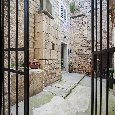 Apartment Dumaneo Art - Two Bedroom Split